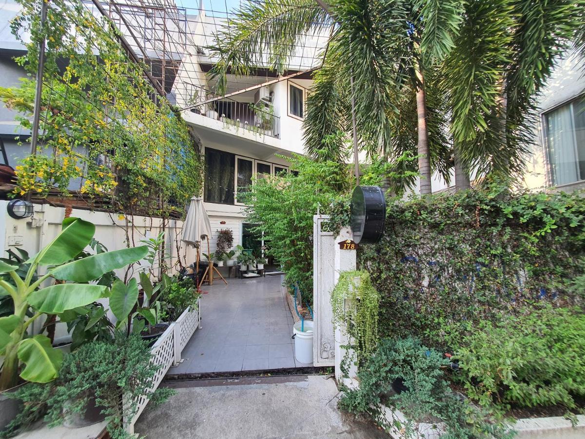 Home16 Sukhumvit16 Bangkok Zewnętrze zdjęcie